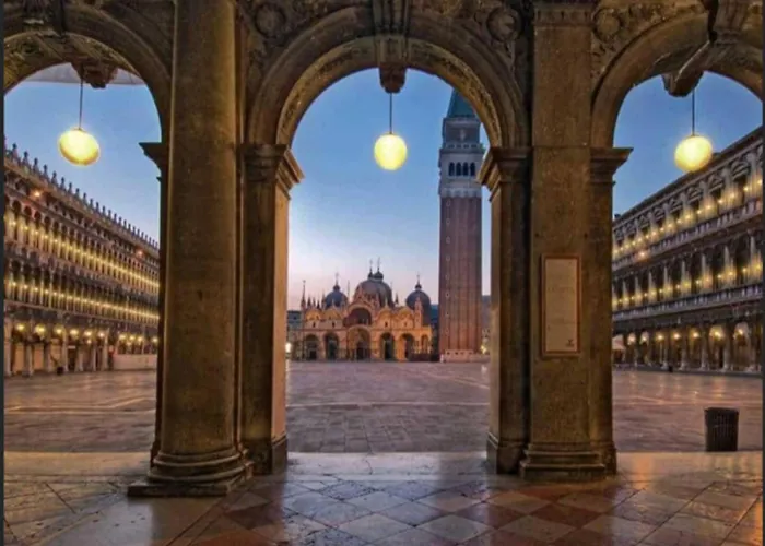 Venice Gold Room