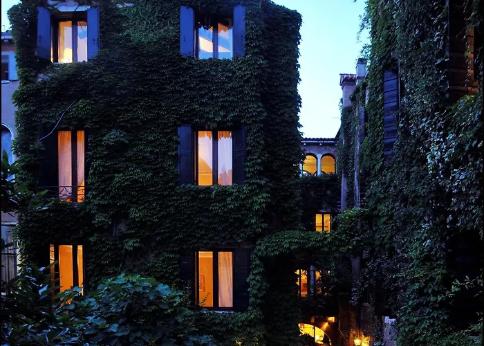 Hotel Flora