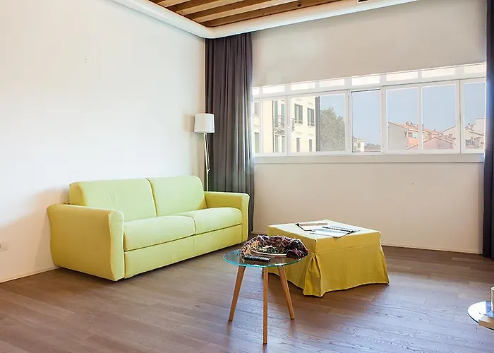 Venice Halldis Apartments