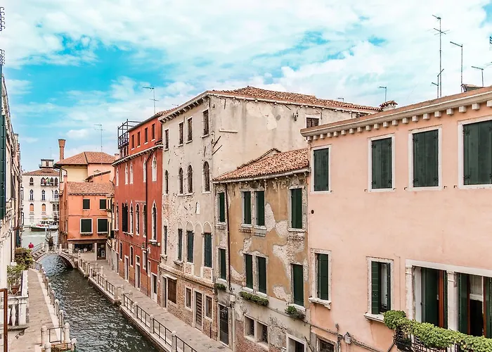 Venezia Spirito Santo Canal View