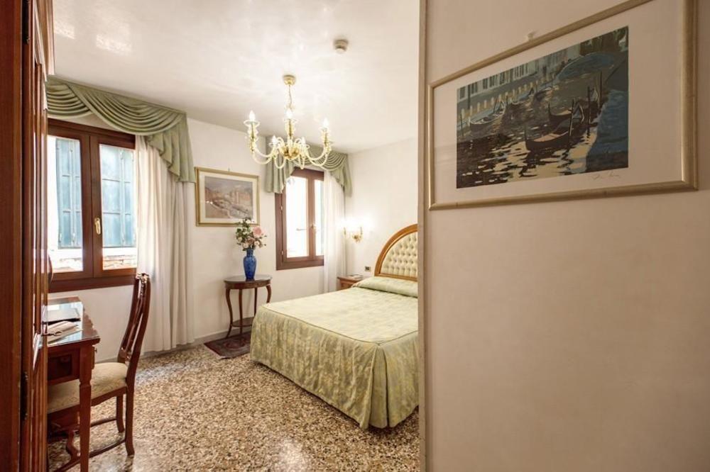 Hotel Antica Casa Carettoni 3*