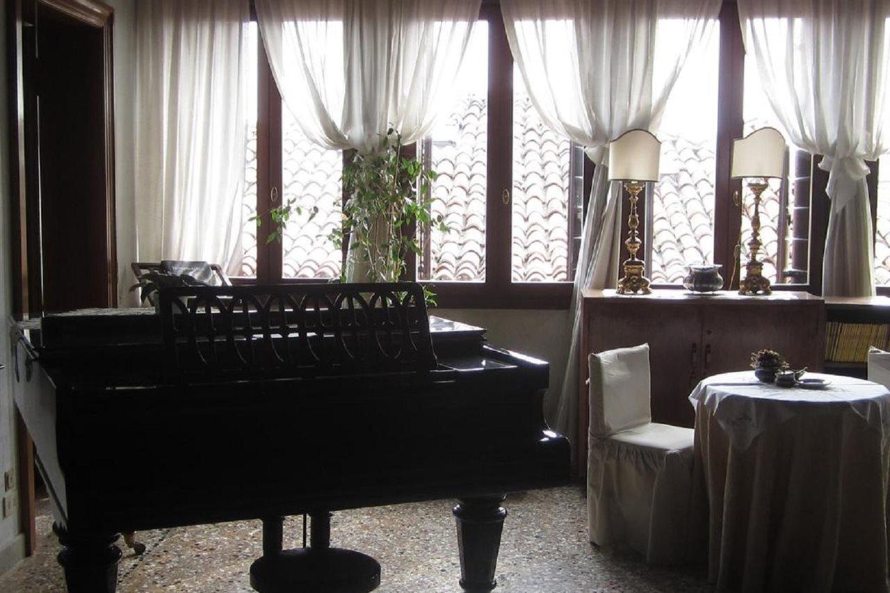 Bed & Breakfast At A Palazzo 3*