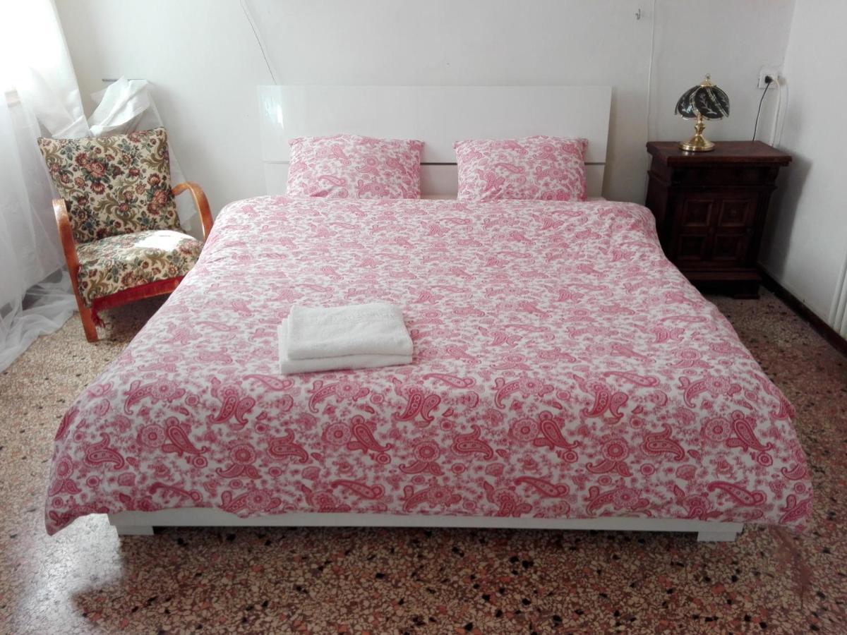 Bed & Red Roses Palace Muazzo Bed & Breakfast *