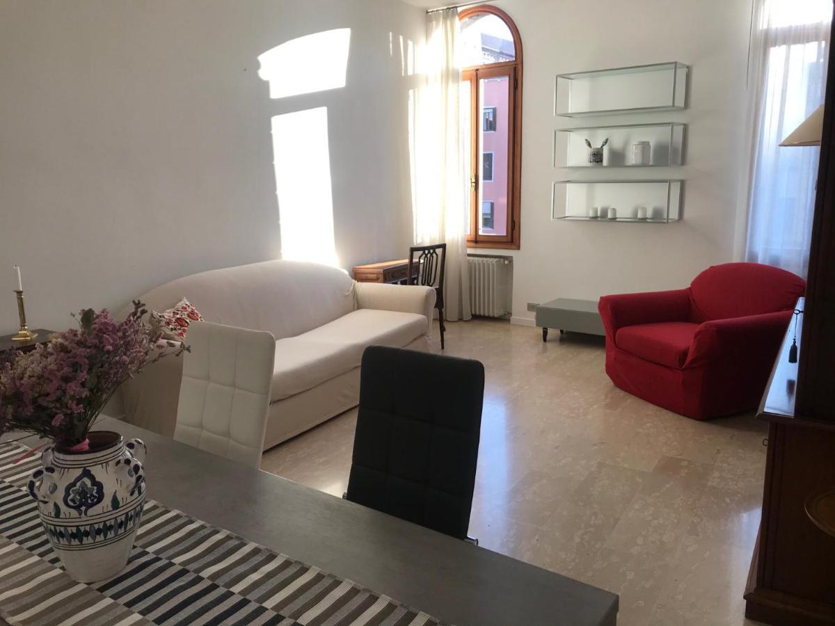 Homes & Holidays Veneza