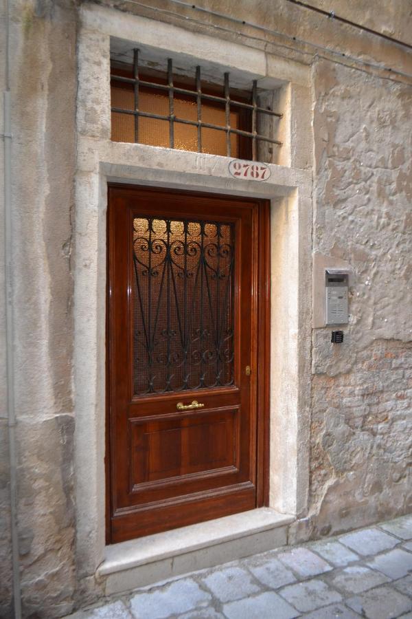 Ca' Bacio Della Luna Apartment *