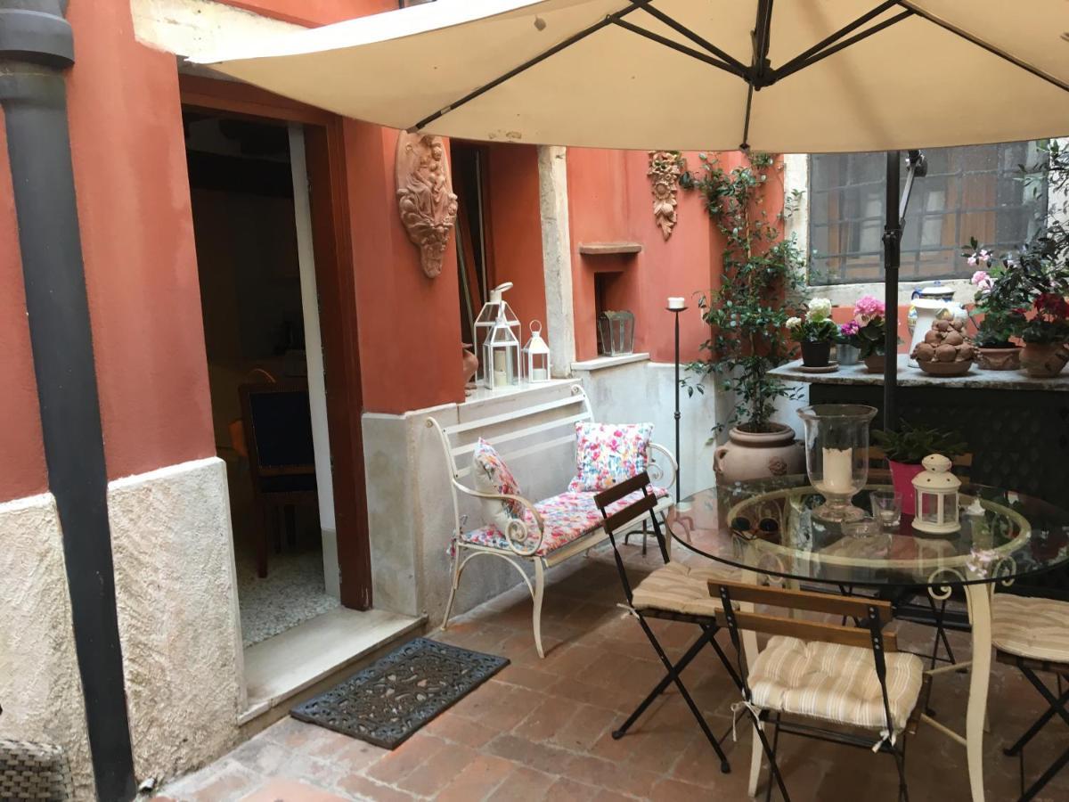 Henry's Heaven * Venice