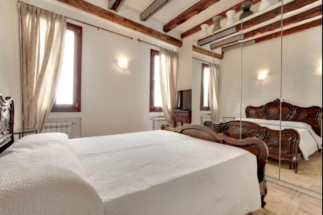Apartment Traditional With Terrace