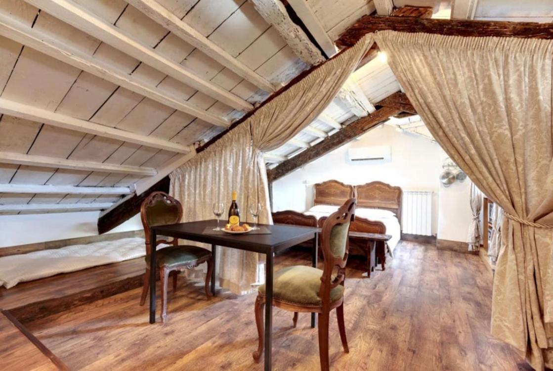 Traditional With Terrace Apartment