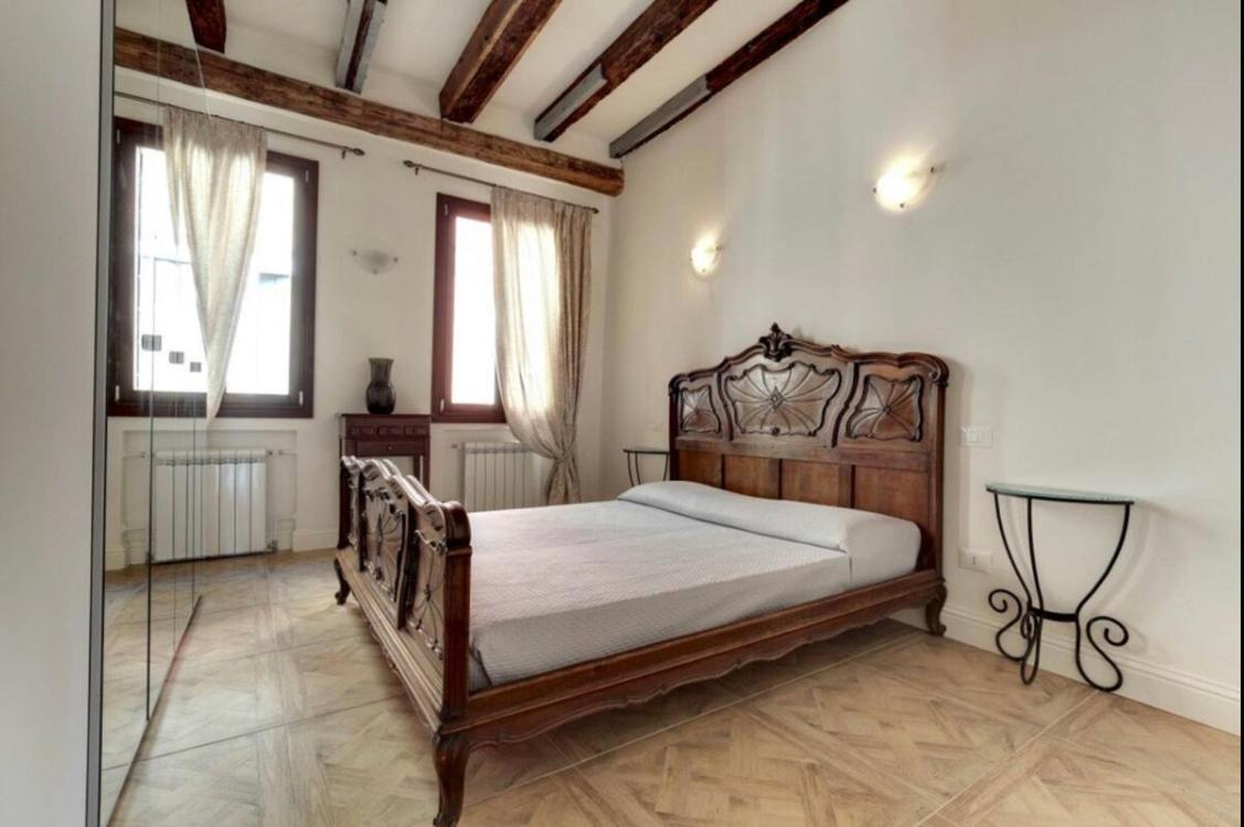 Traditional With Terrace Apartment