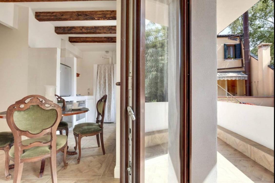 Apartment Traditional With Terrace