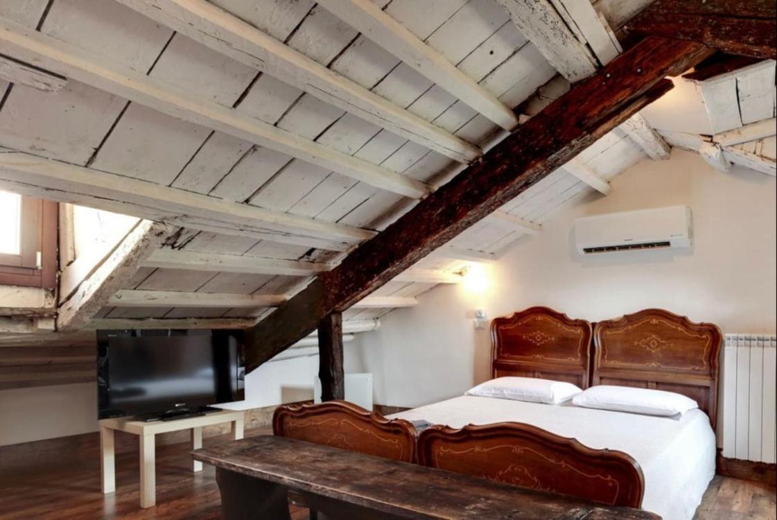Traditional With Terrace Apartment