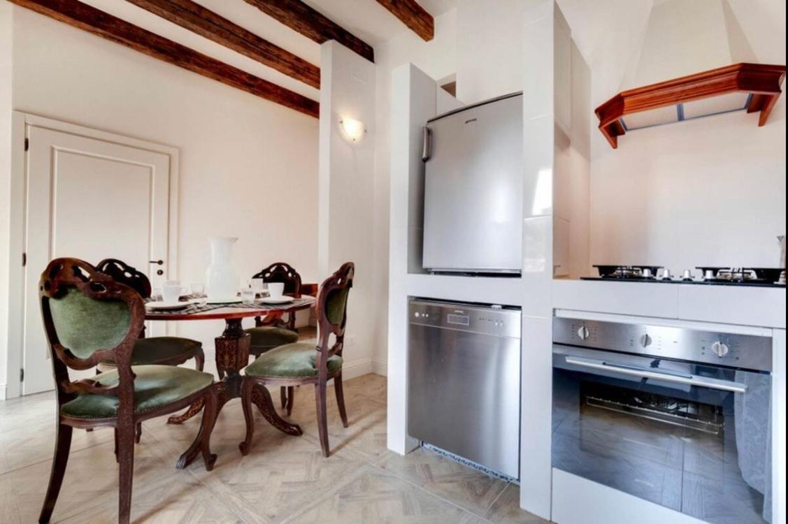 Traditional With Terrace * Venice