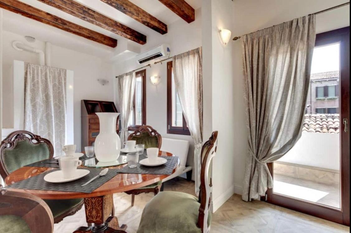Apartment Traditional With Terrace