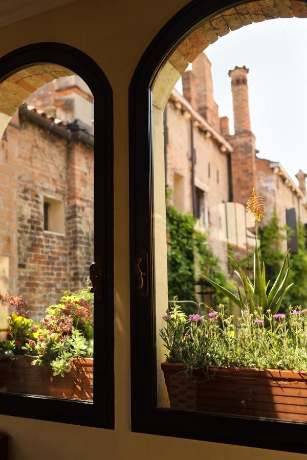 Flora Venice