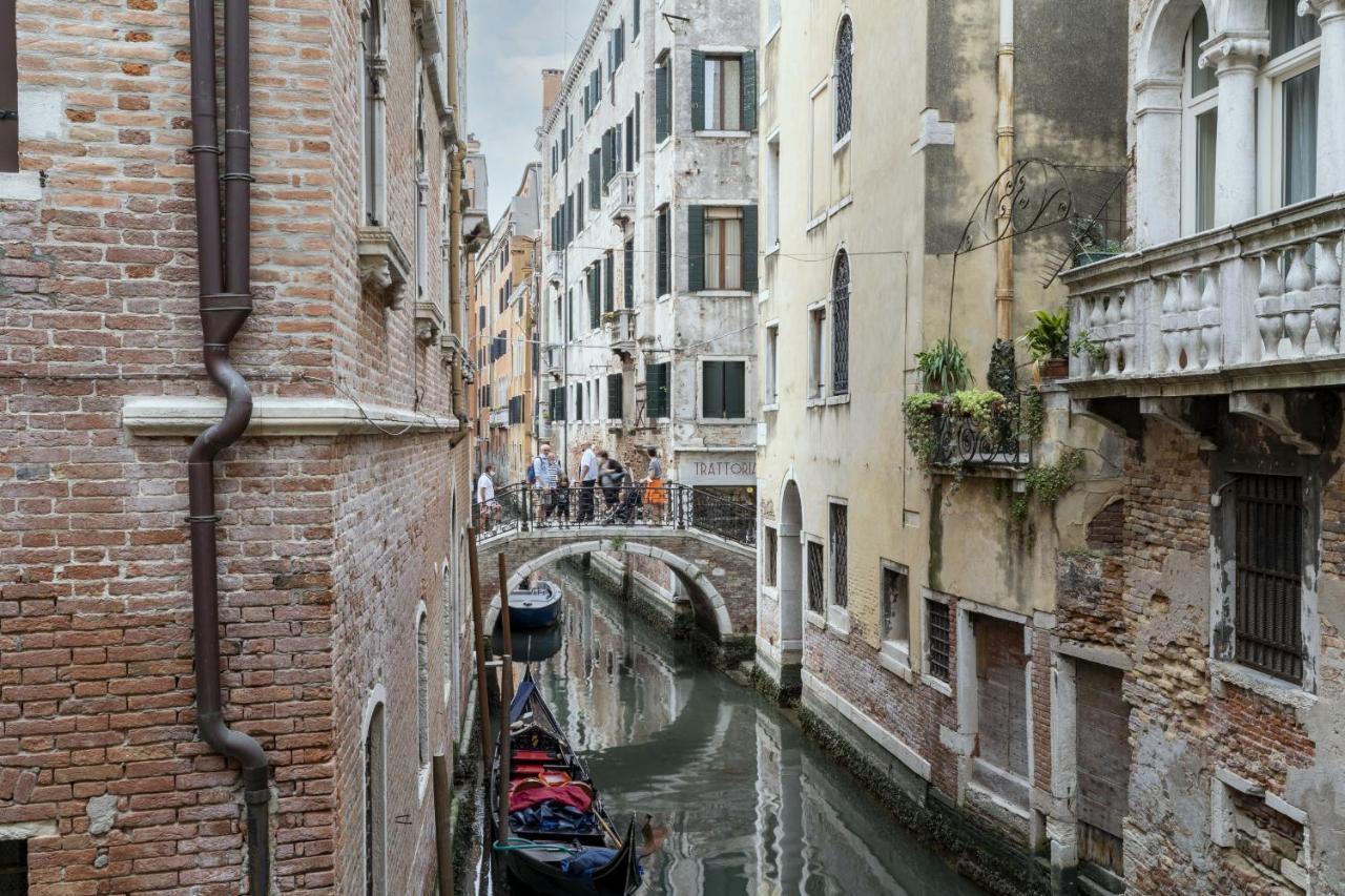 Gondola Luxury - Campo Santi Filippo E Giacomo By Wonderful Italy * Venice