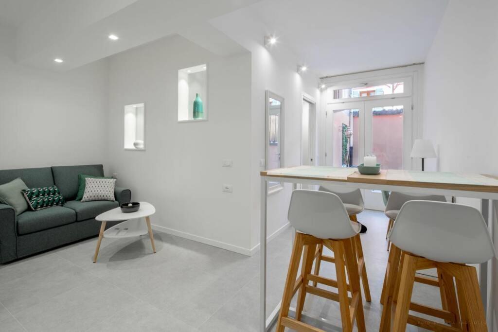 Apartment Ormesini Courtyard Venice