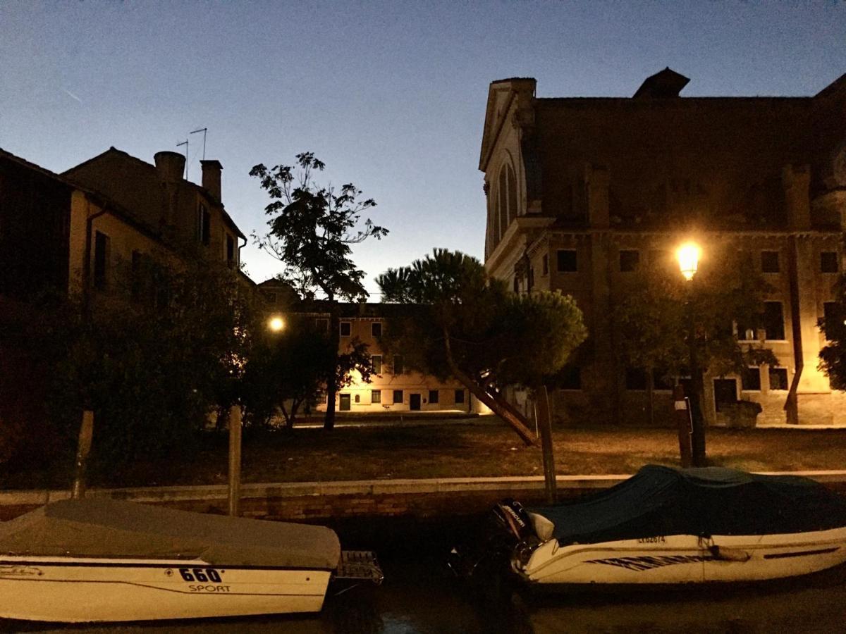 Il Buco Della Suora * Venice