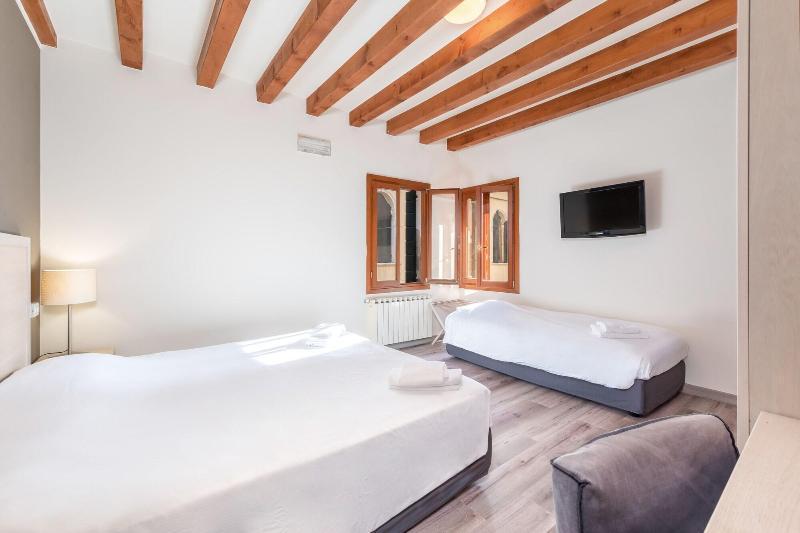 B And B Casanova Ai Tolentini Hotel
