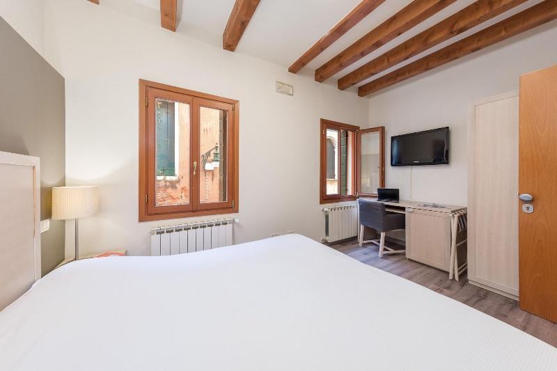 B And B Casanova Ai Tolentini Hotel 3*
