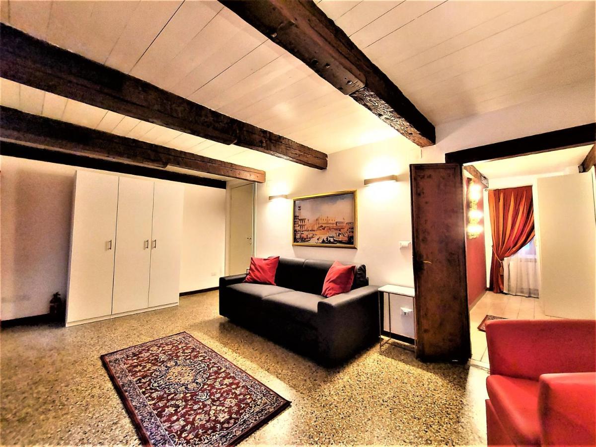Palazzo Del Sale, Rialto Apartment *