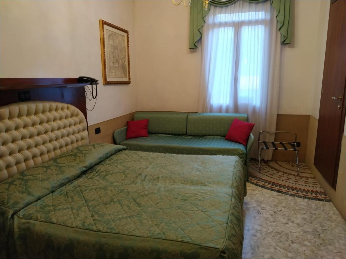 Atlantide Hotel 2*