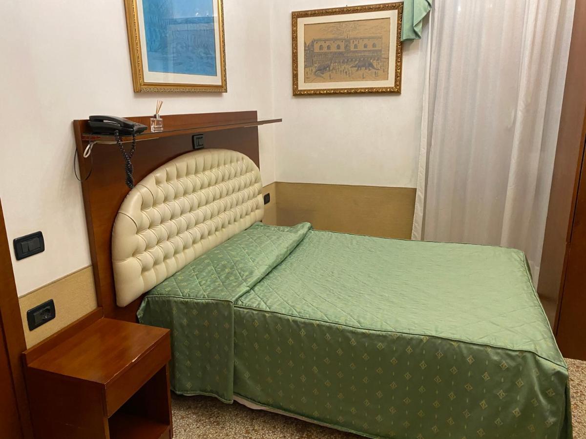 Atlantide Hotel 2*