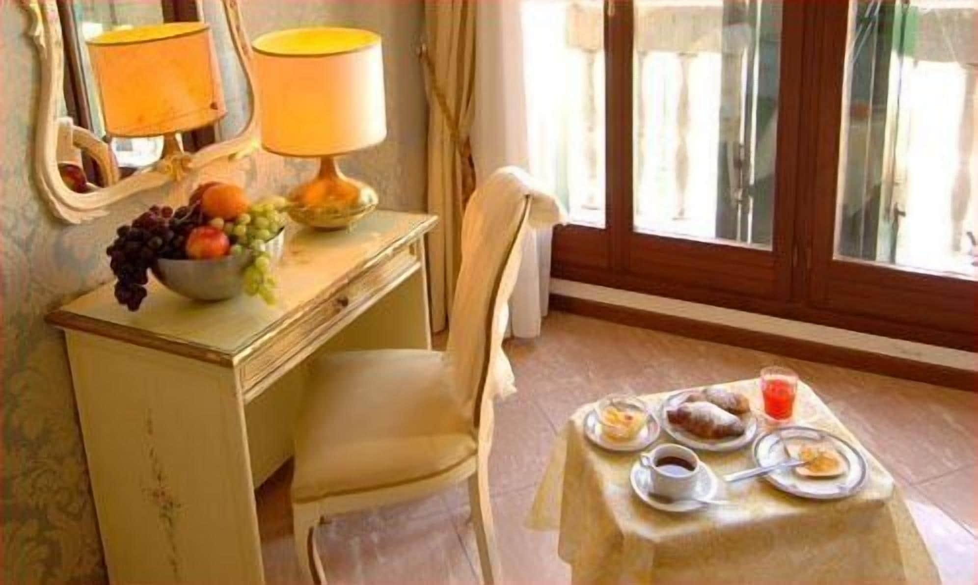 Canal & Walter Hotel 3*
