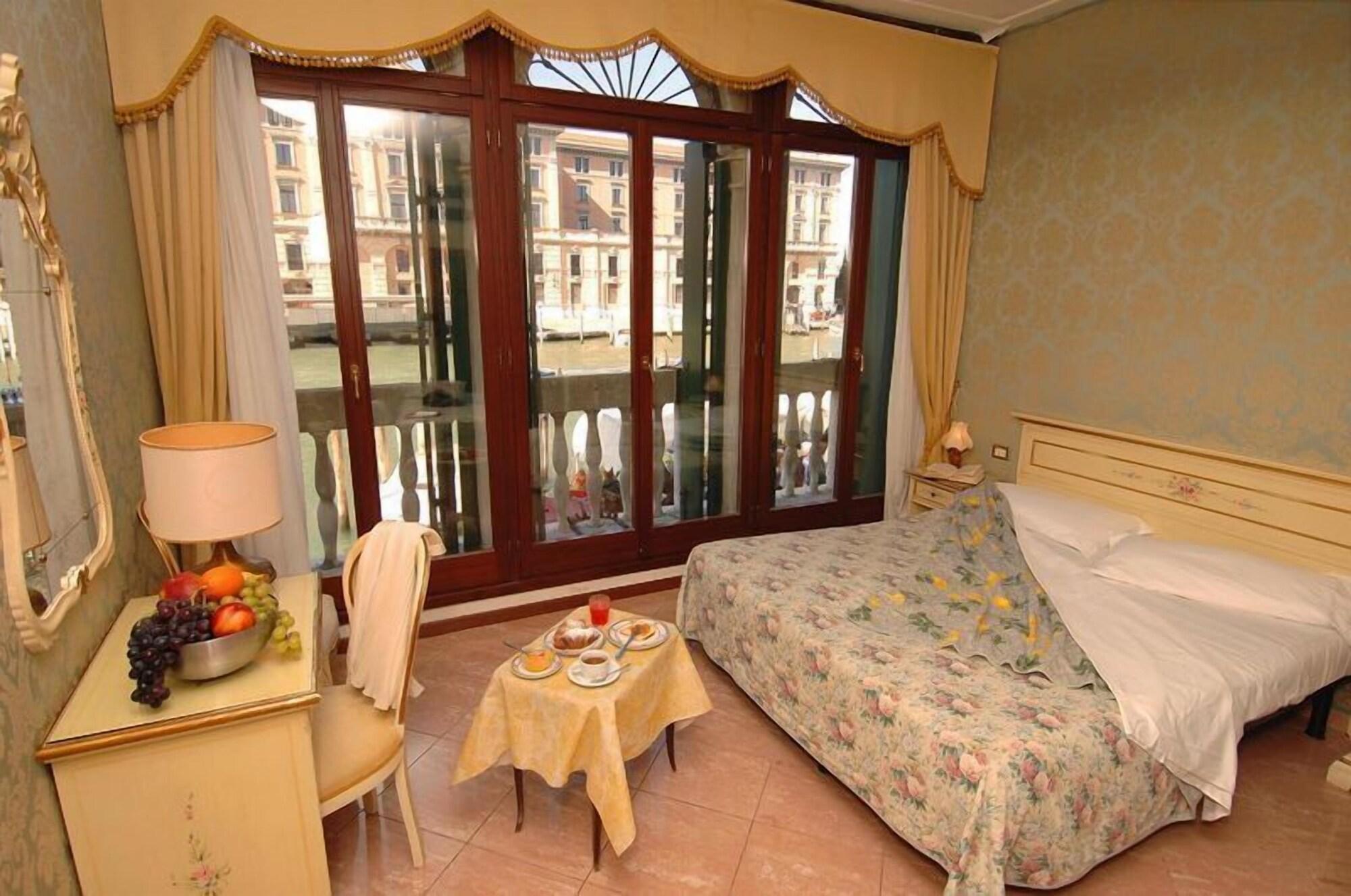 Hotel Canal & Walter 3*