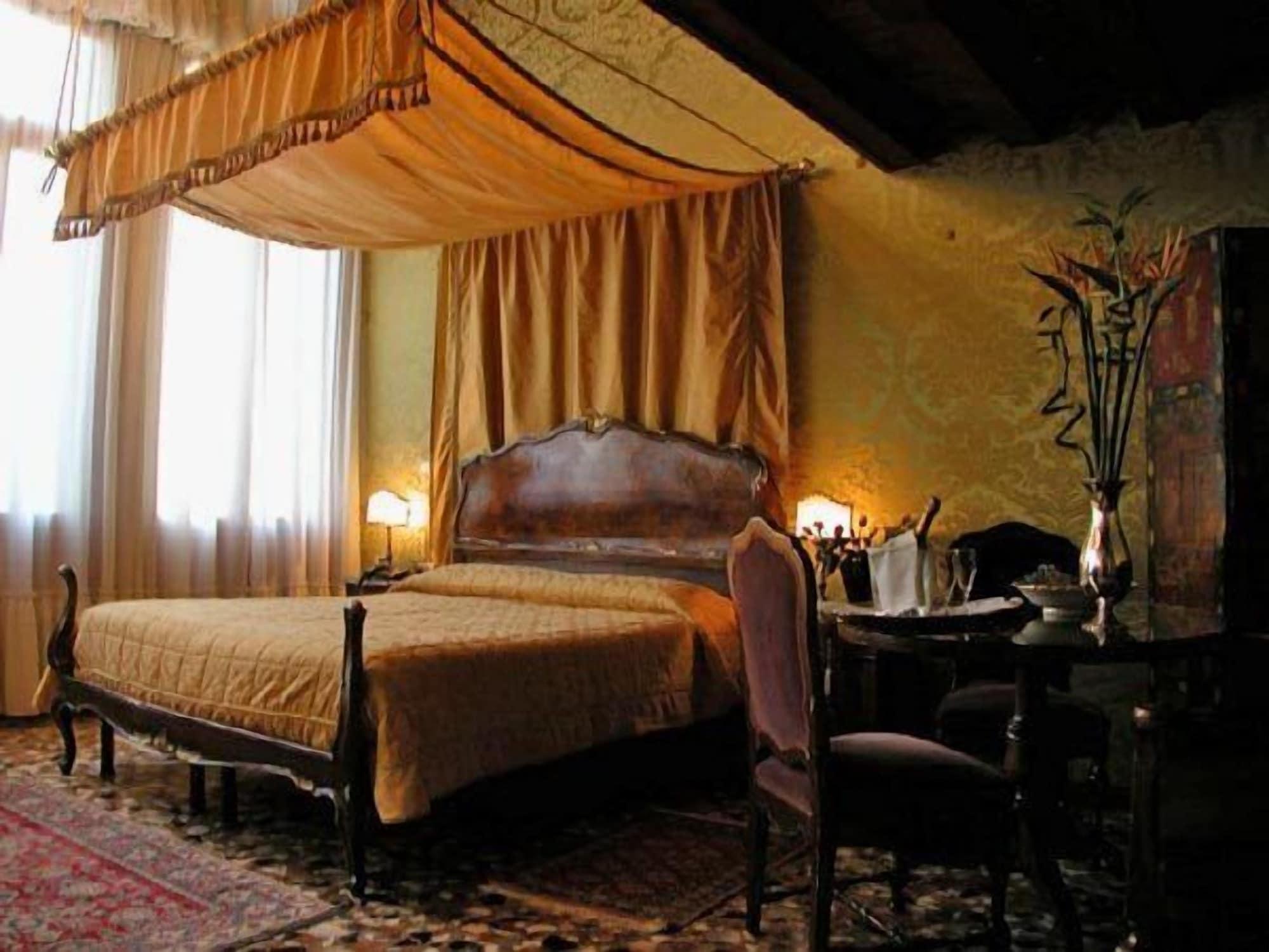 Palazzo Abadessa Hotel 4*