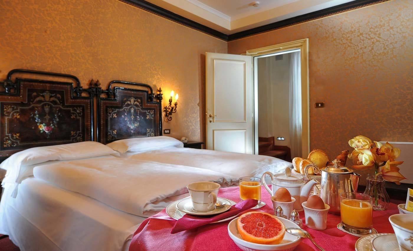 Flora Hotel 3*