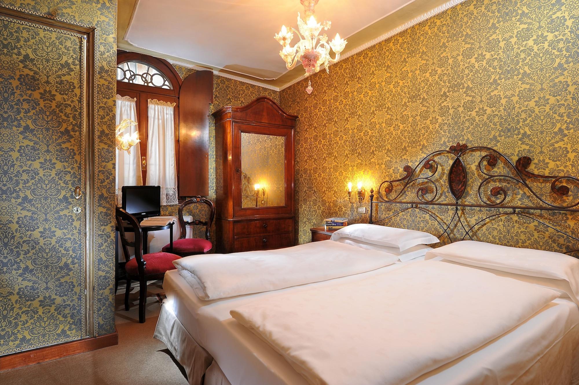Hotel Flora 3*
