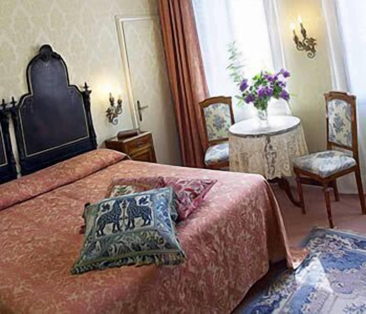 Flora Hotel 3*