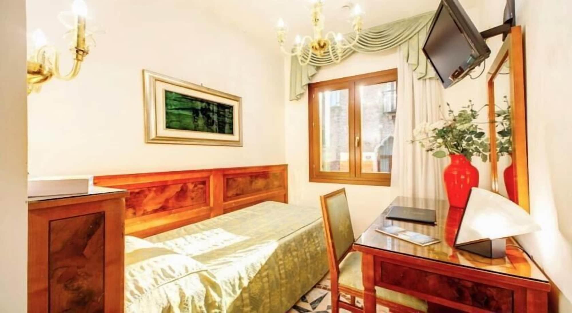 Hotel Antica Casa Carettoni