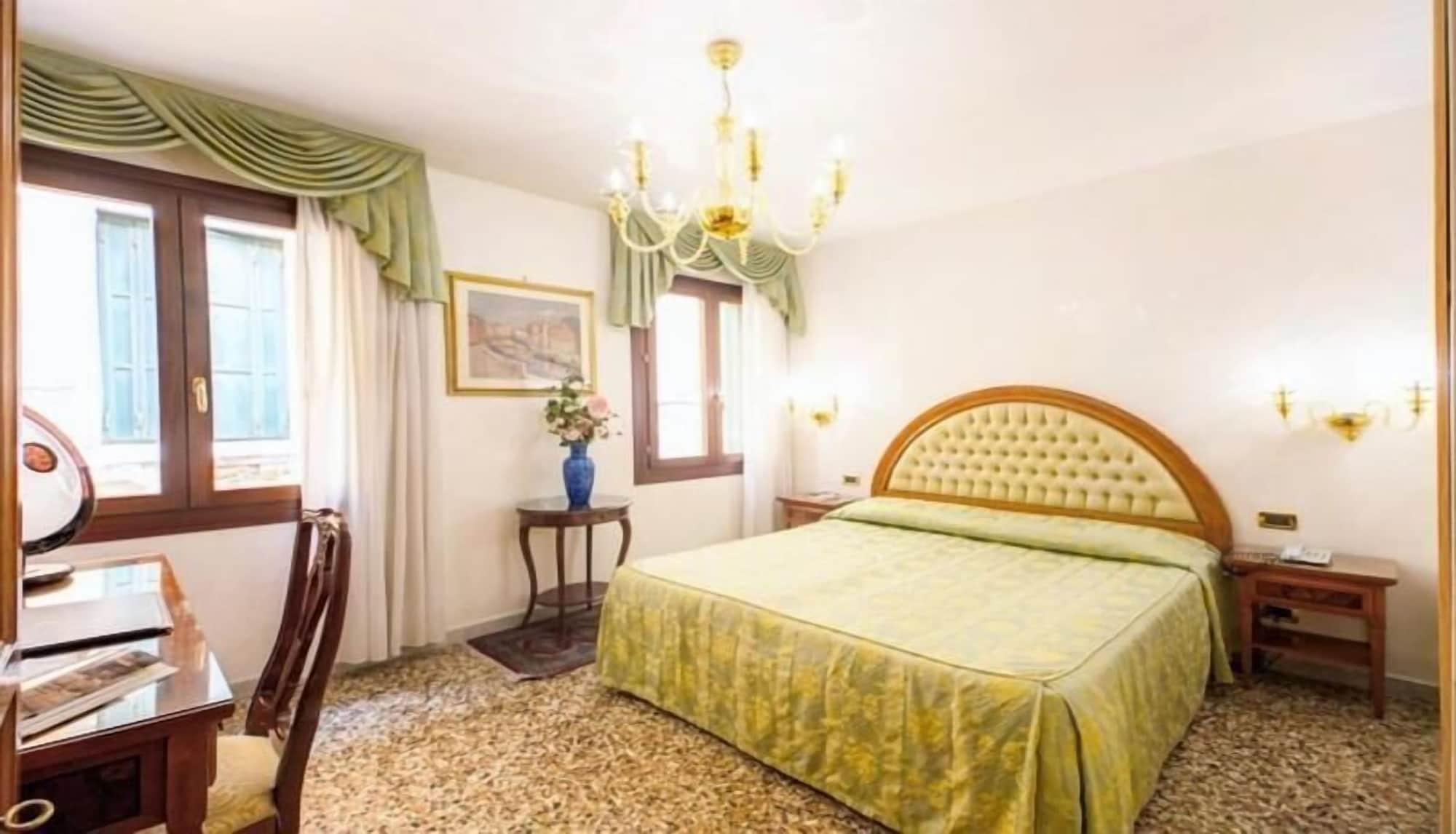 Hotel Antica Casa Carettoni 3*