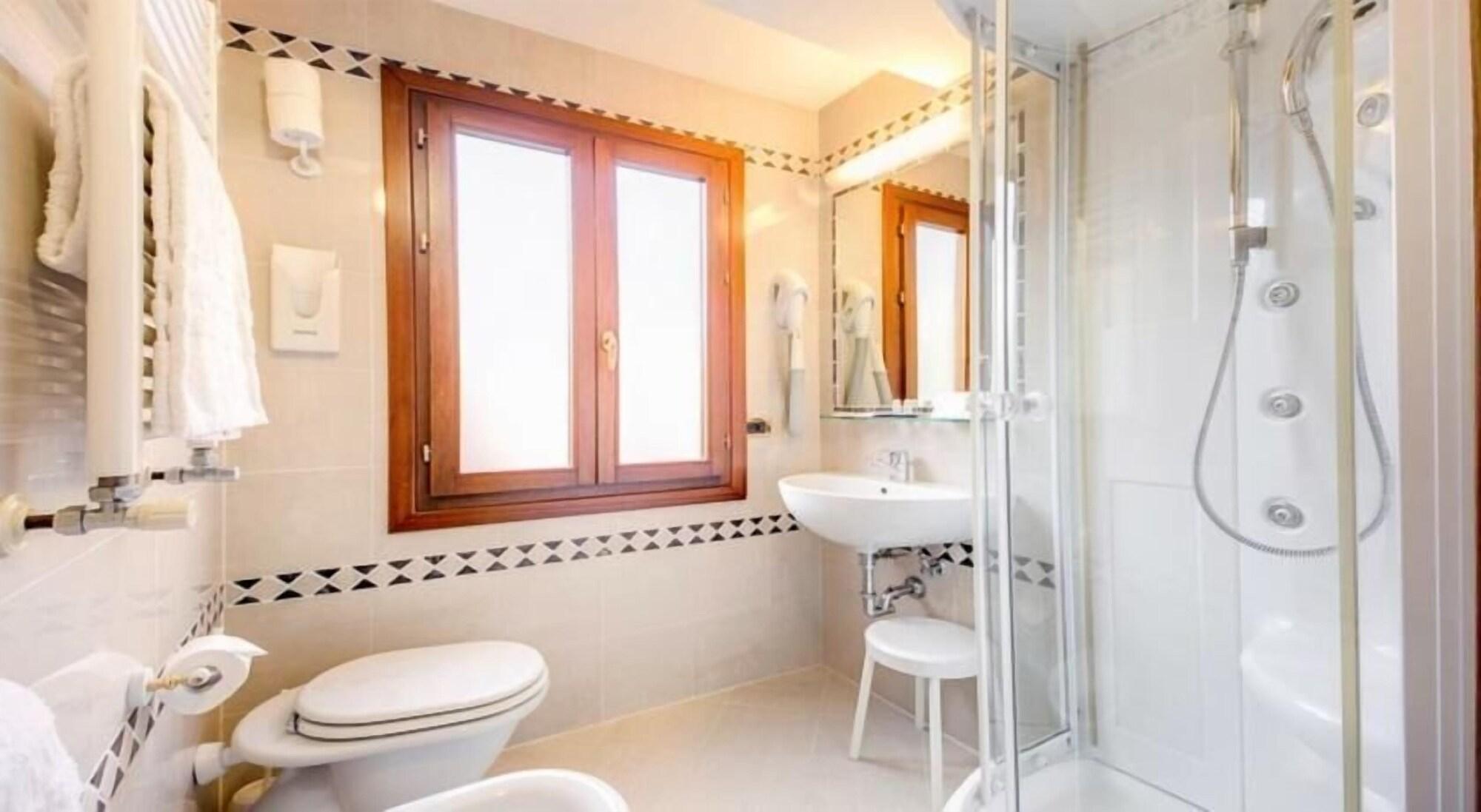 Hotel Antica Casa Carettoni 3*