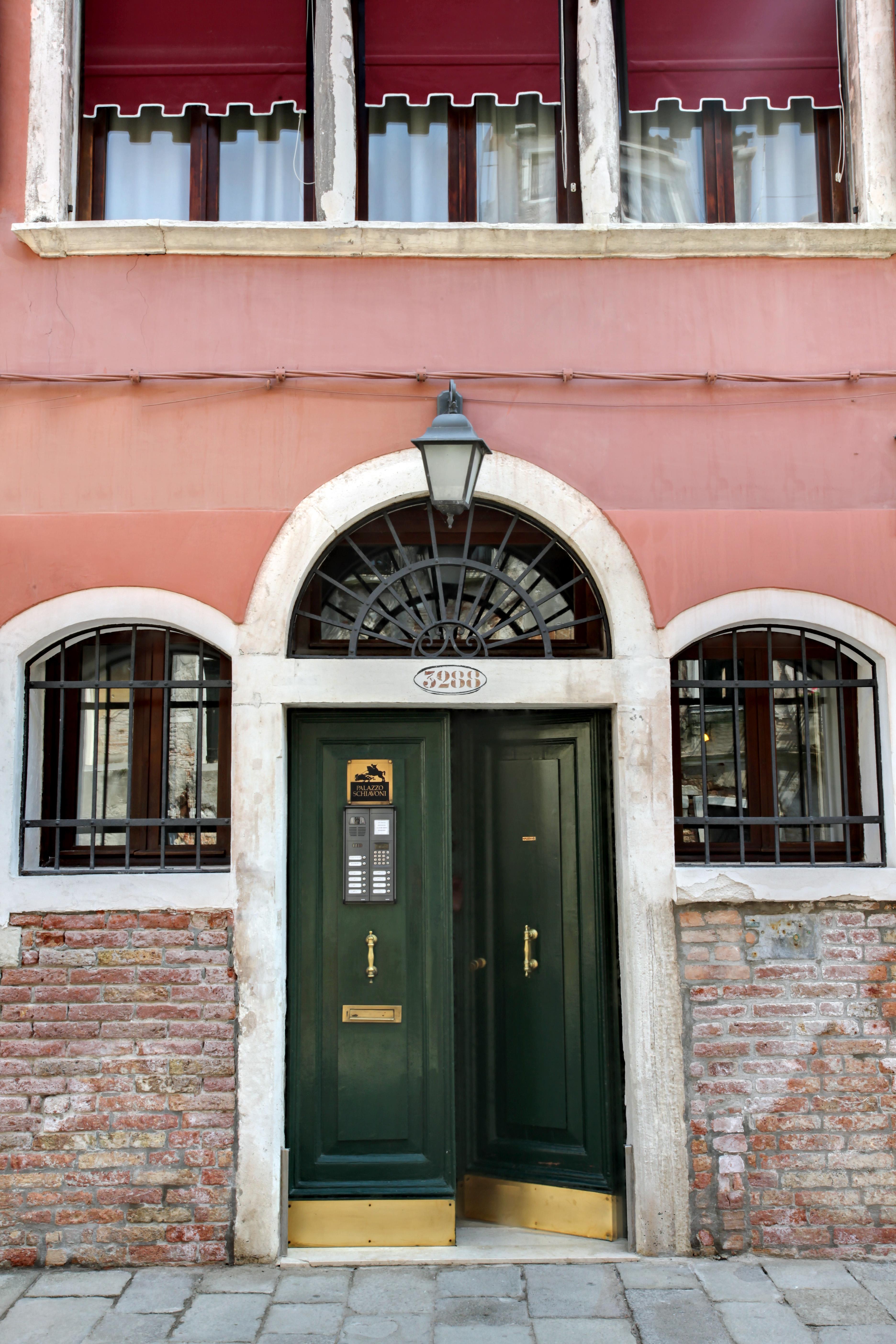Guest house Palazzo Schiavoni Residenza D'epoca & Suite-apartments 3*