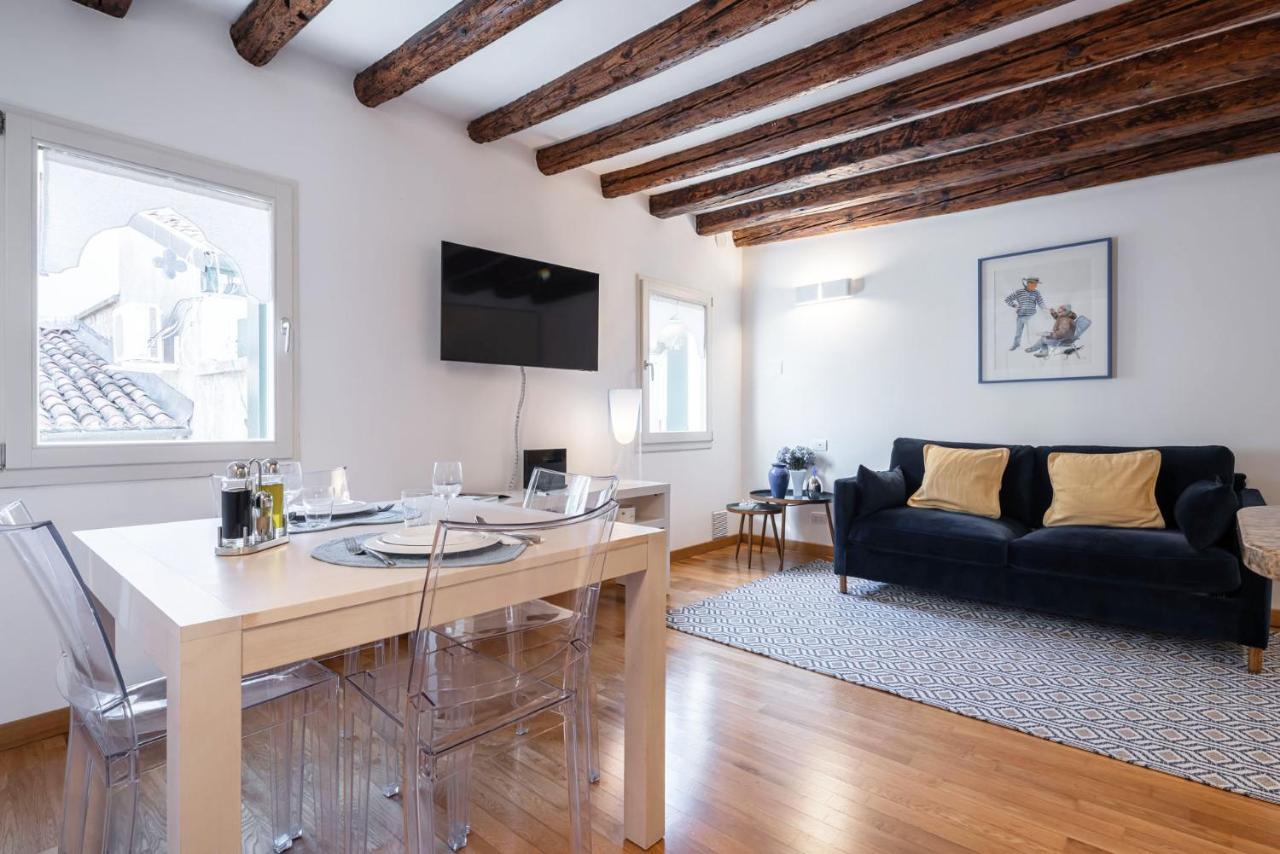 Apartment Ca' Laura - San Marco Canal View Venice