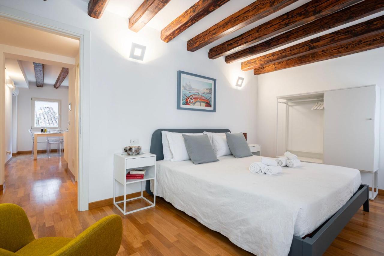 Ca' Laura - San Marco Canal View Apartment