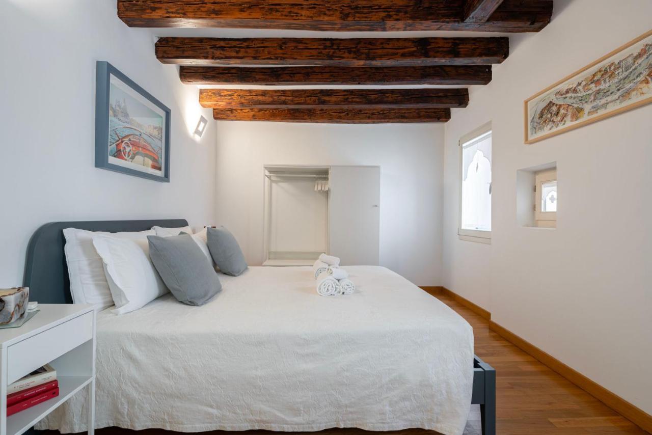Apartment Ca' Laura - San Marco Canal View Venice