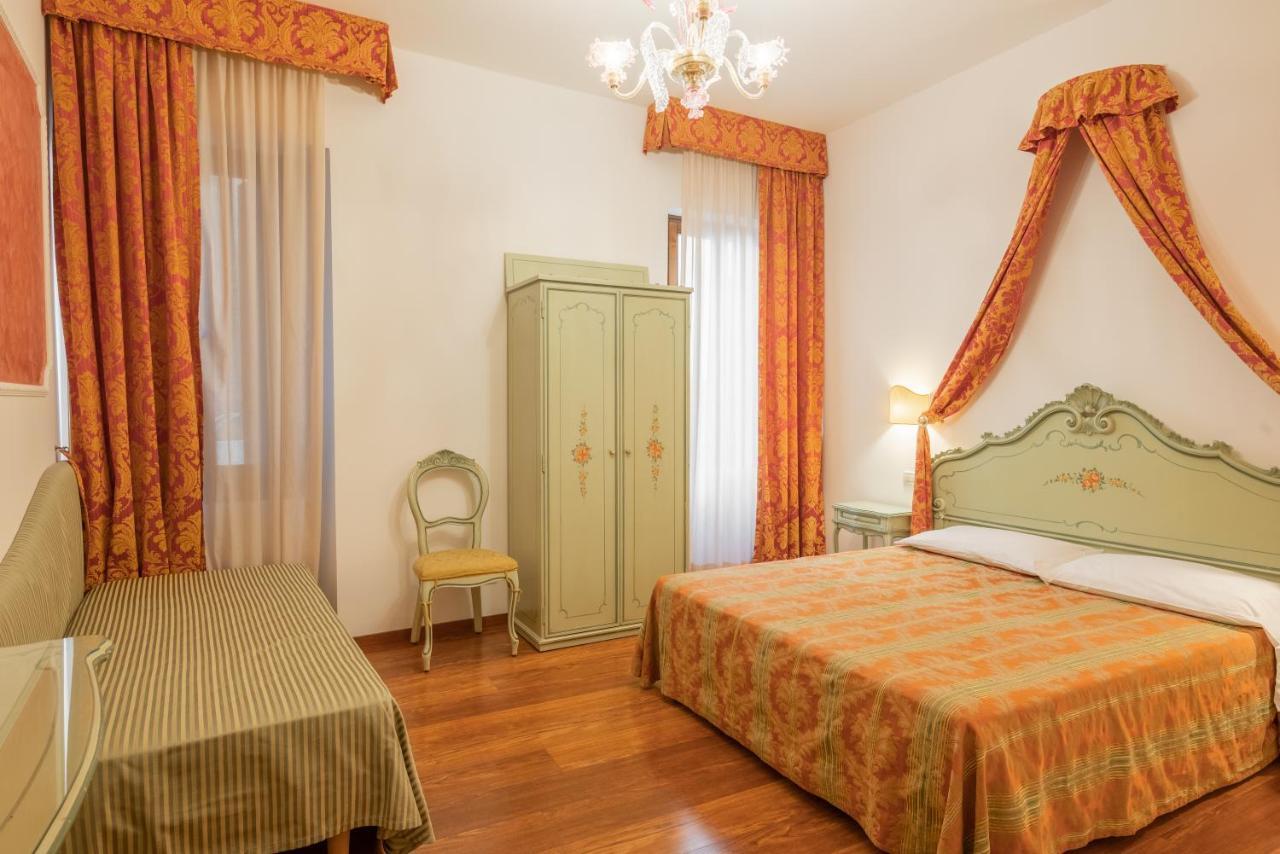 Al Sotoportego Hotel *