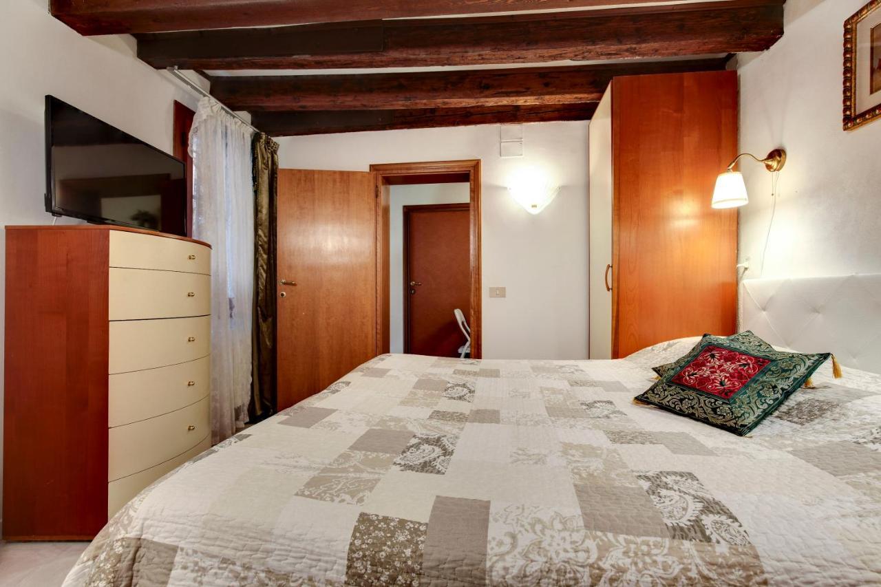 Leo Loc-03081 Veneza