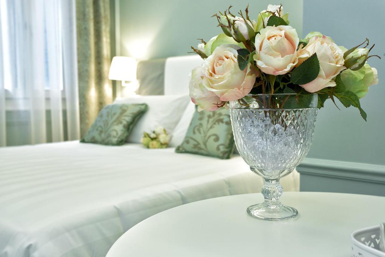 Aquamare, Boutique 2*