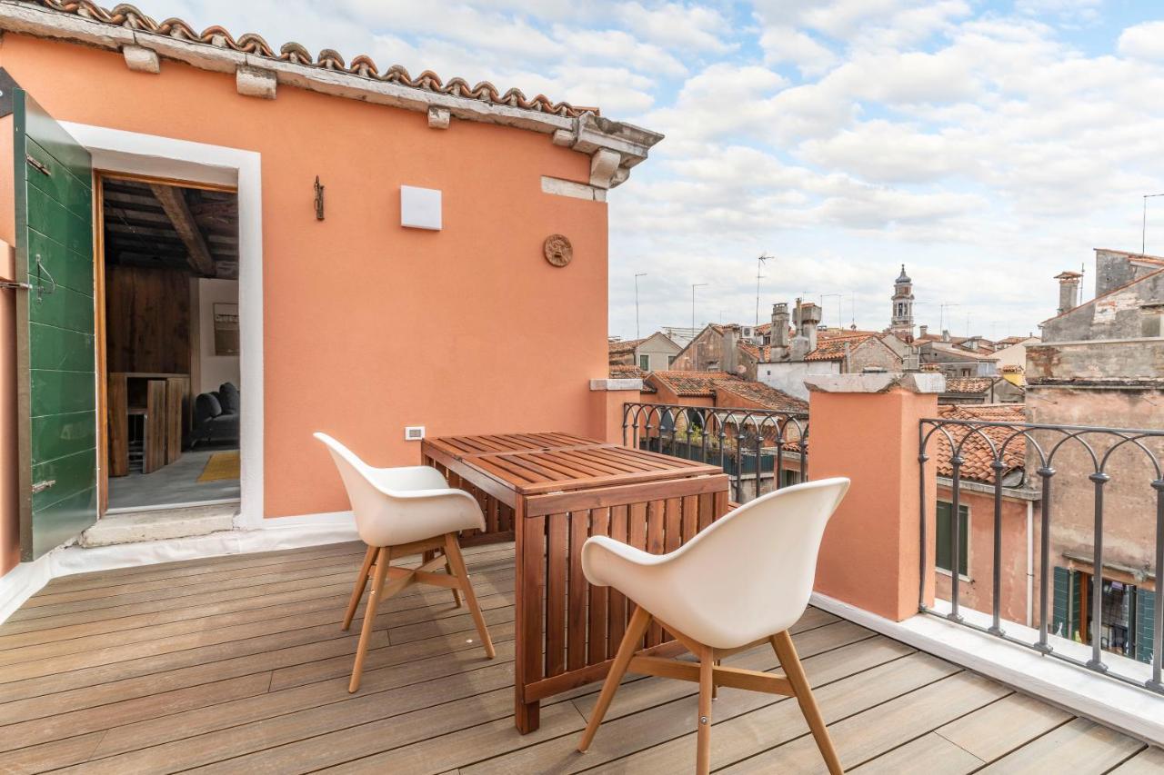 Lilia's Loft Apartment
