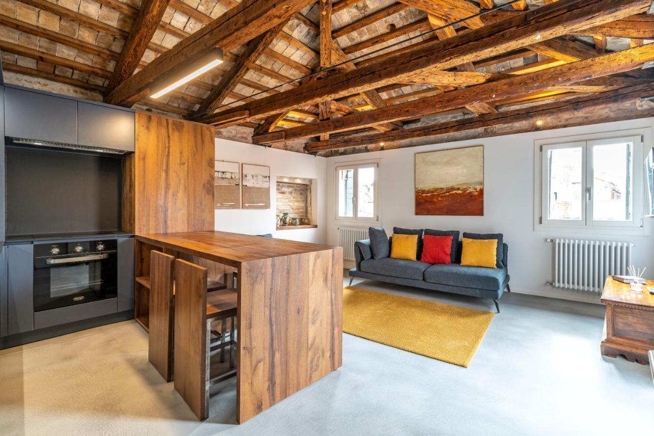 Lilia's Loft Apartment *