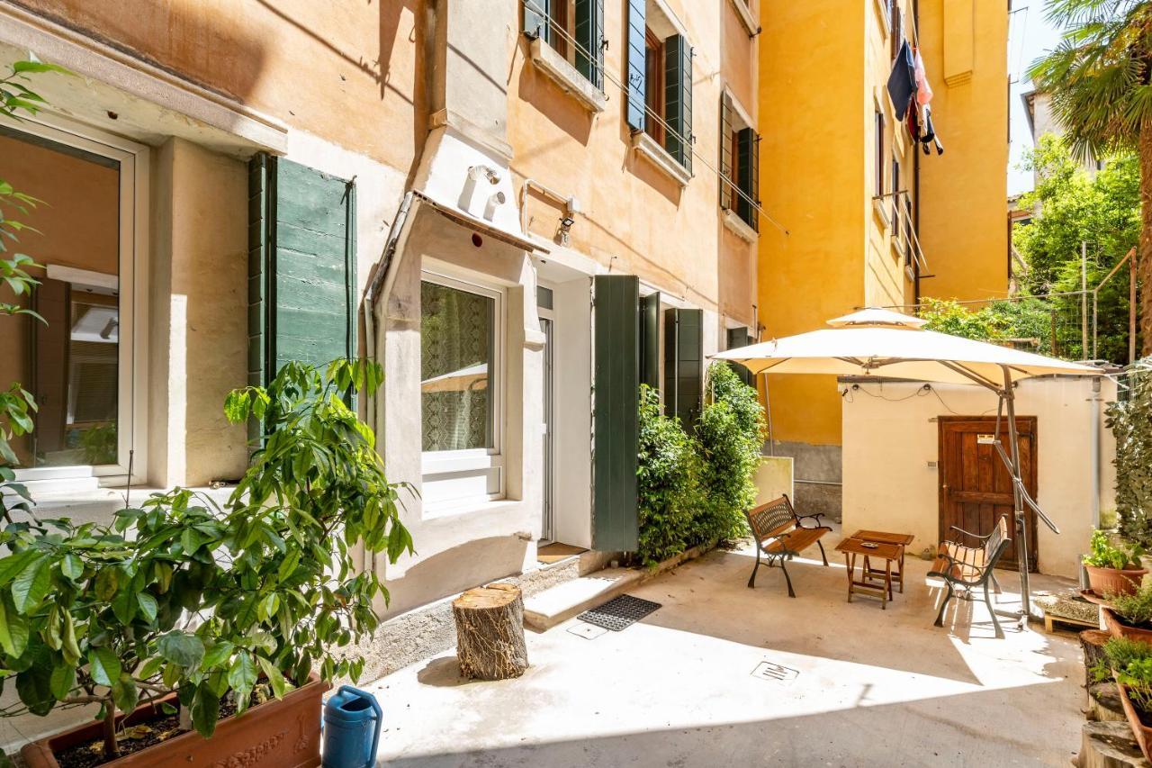 Queen House Apartment *