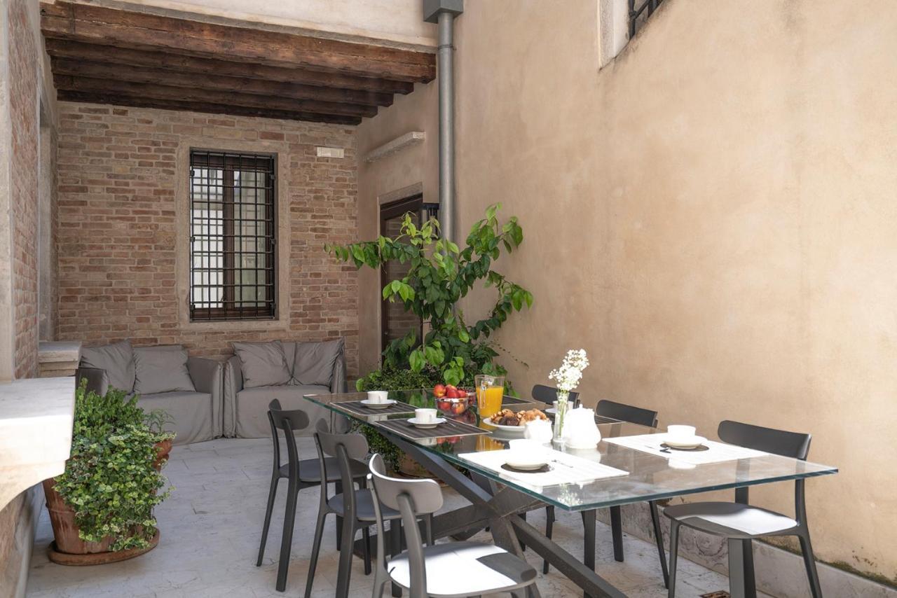 Apartment Sartor With Canal View And Private Court