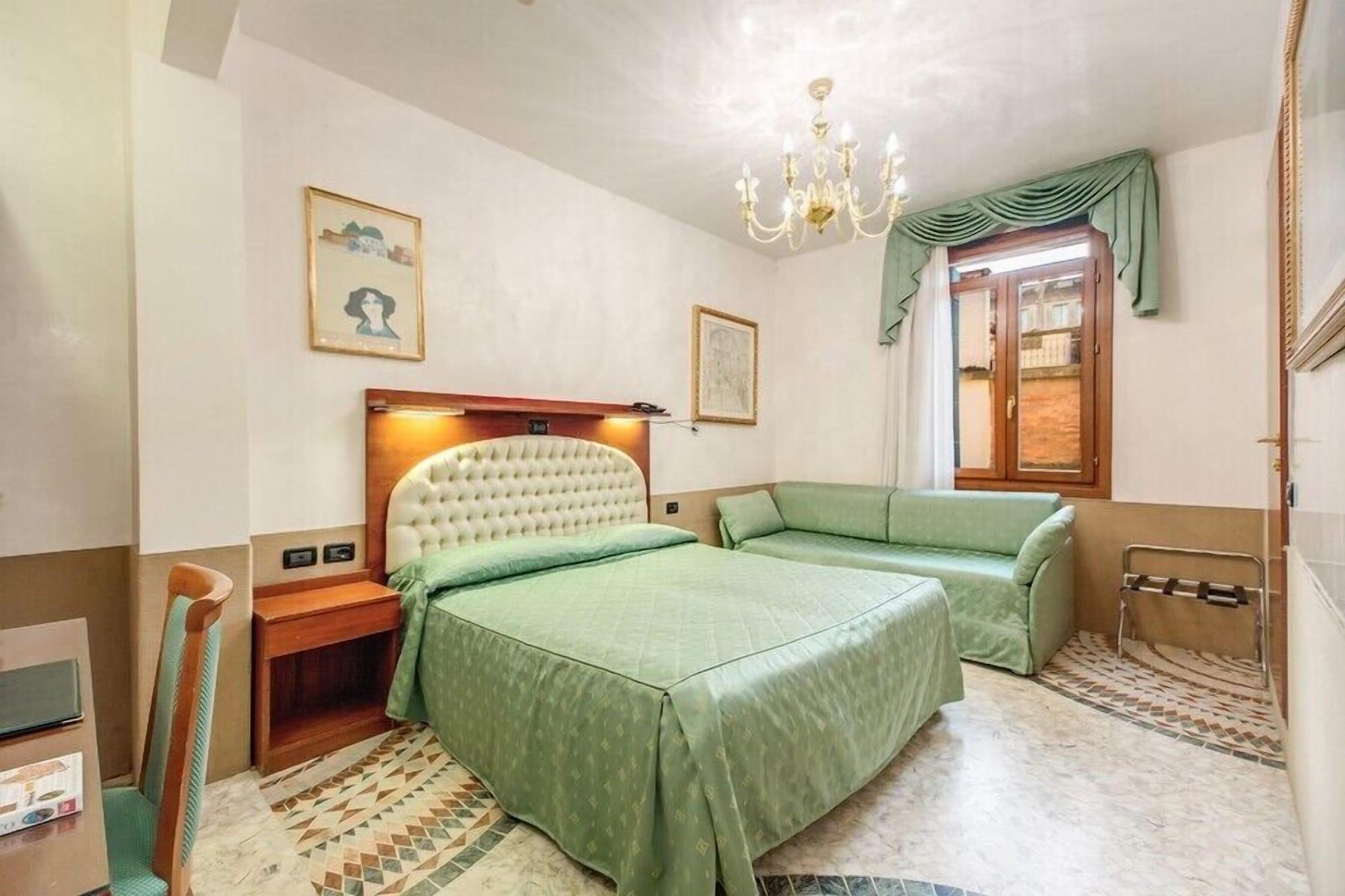Atlantide Hotel 2*