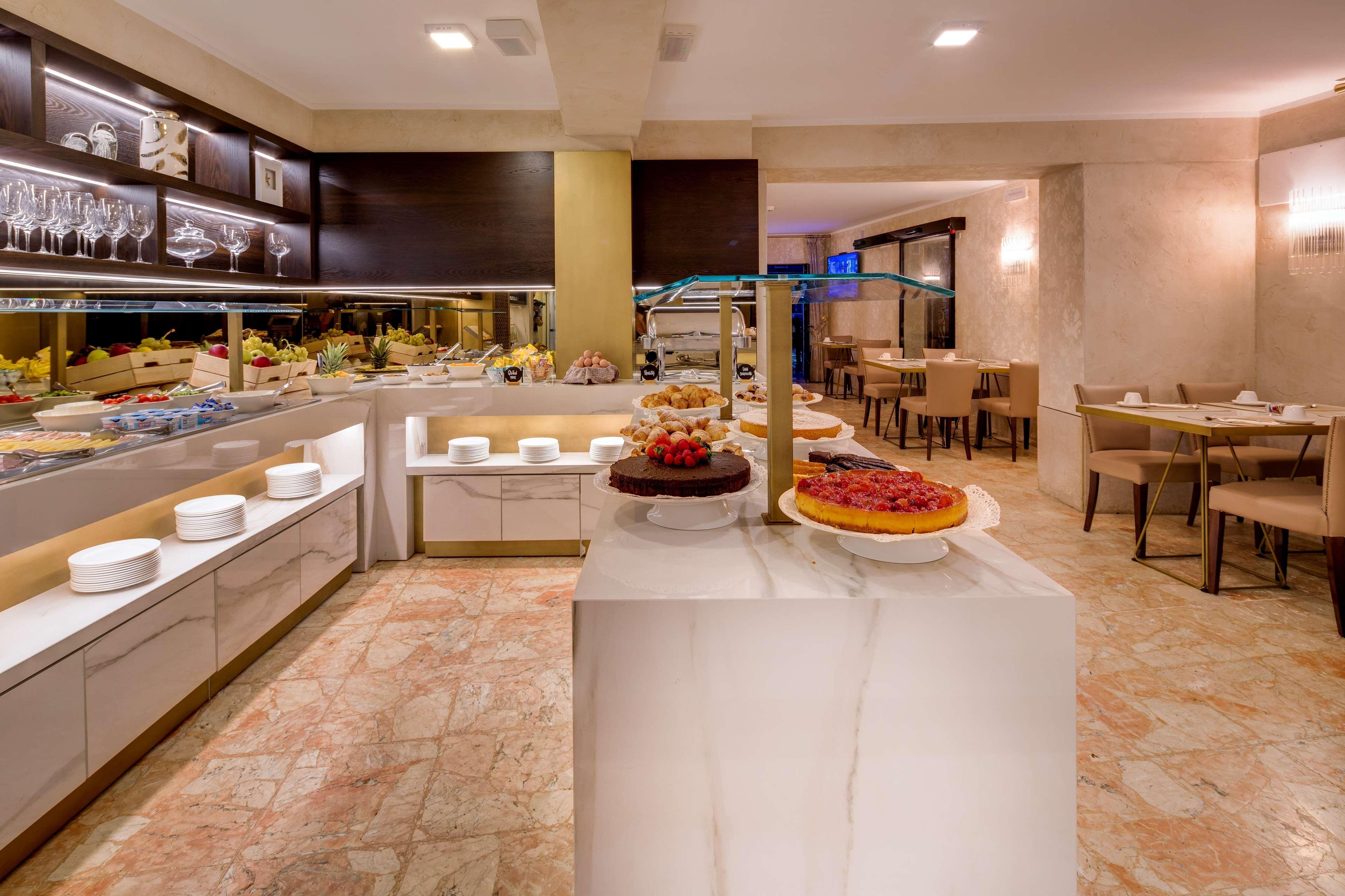 Bw Premier Collection Chc Continental Hotel 4*