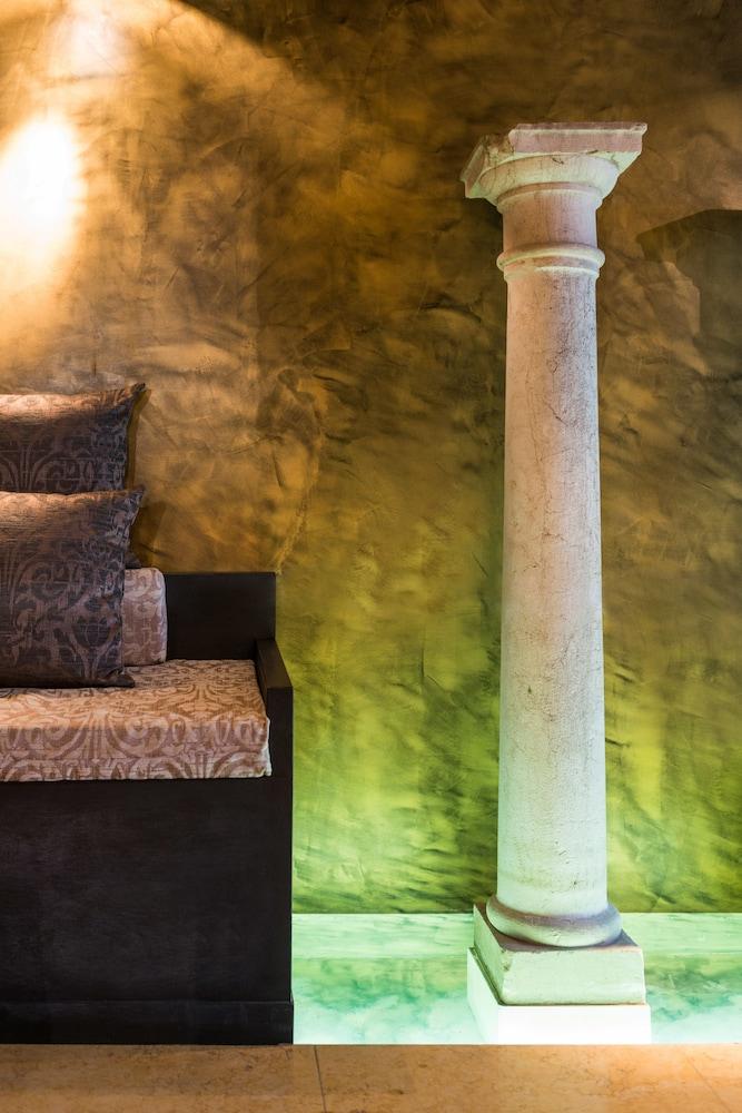 Guest house Ca Maria Adele 4*