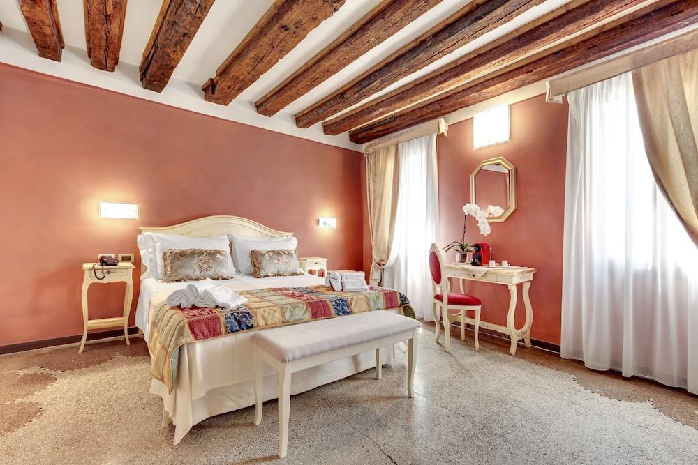 Ca Riza Hotel